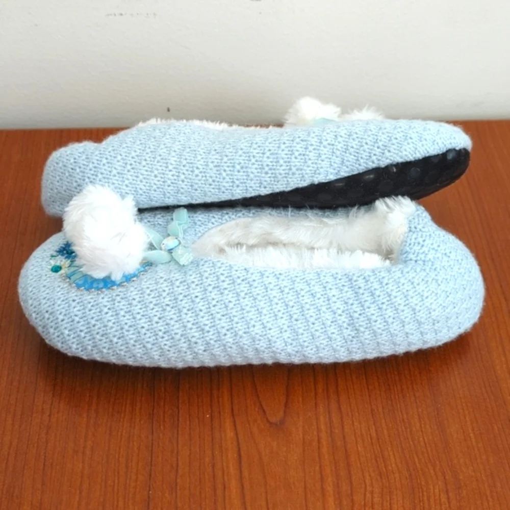 LIKE NEW The Disney Store Girls Blue Knit Frozen Elsa Slippers Size 2/3